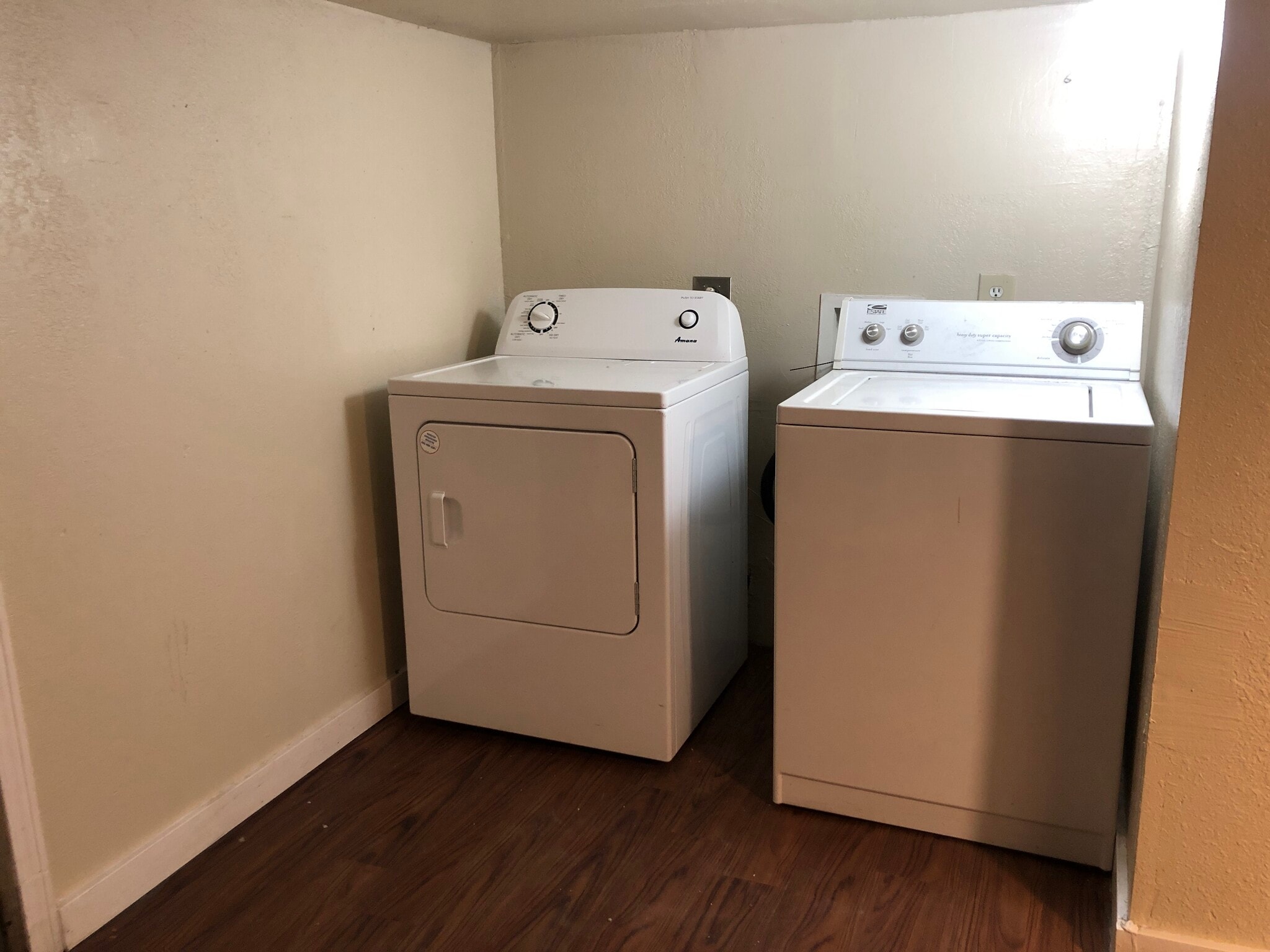 Building Photo - 415 NE Howard St