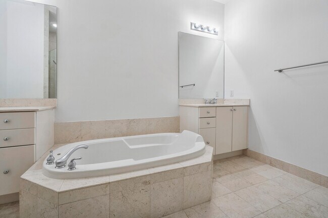 Building Photo - 801 S Olive Ave