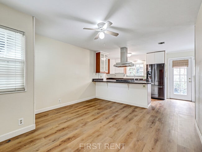 Building Photo - 13132 Laburnum Dr