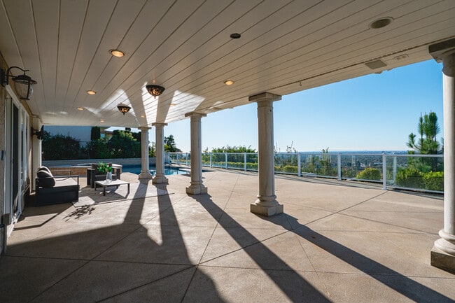 Building Photo - 11141 Limetree Dr