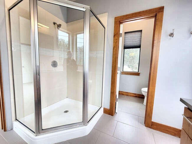 Building Photo - 325 Southwind Rd