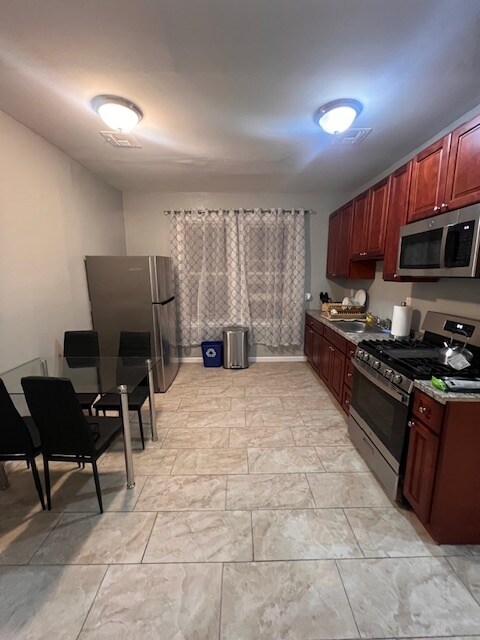 Building Photo - 72 Seymour Ave