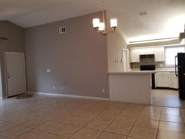Building Photo - 3 bedroom in Jacksonville FL 32218