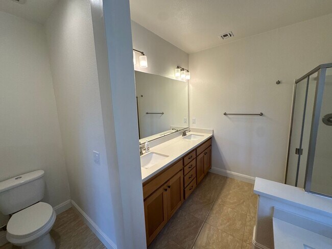 Building Photo - Beautiful Home in Felton