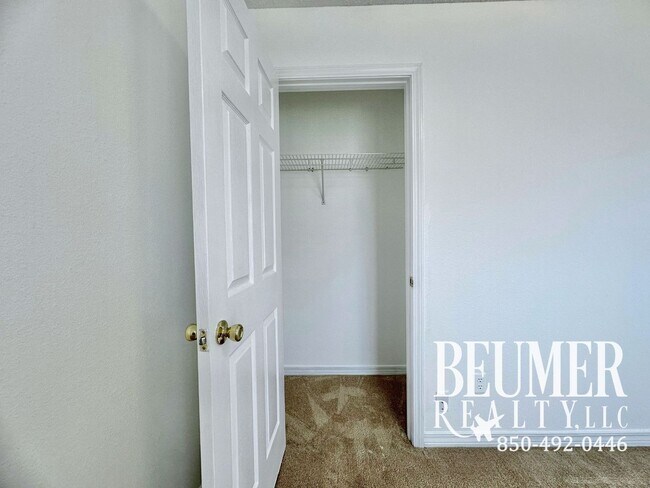 Building Photo - Fantastic Located Home Near NAS for Rent