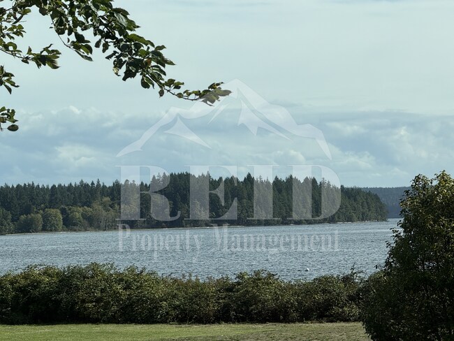 Building Photo - POULSBO - BEAUTIFUL AND BRANDNEW 1 BED 1 BATH