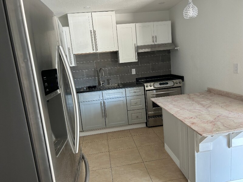 Building Photo - 648 59th St S