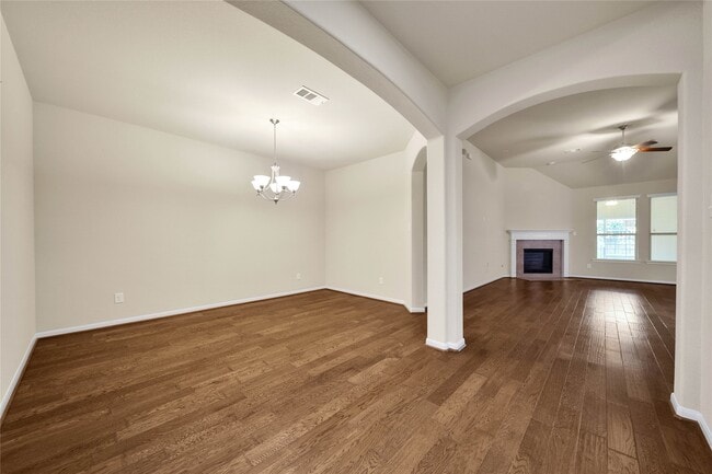 Building Photo - 25208 Forest Ledge Dr