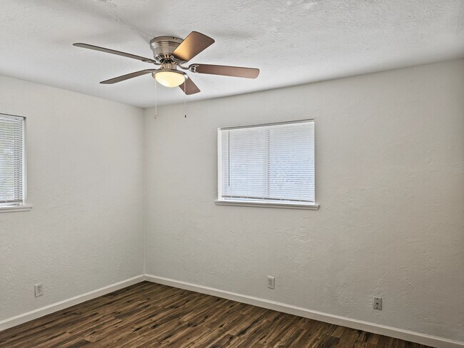 Building Photo - 206 Prune St