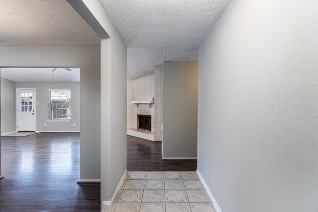 Building Photo - 16210 Cypress Point Dr