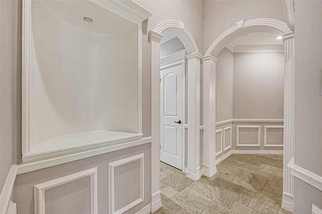 Building Photo - 6403 Parkriver Crossing