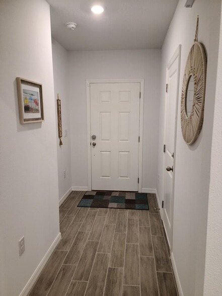 Building Photo - 8 Serenade Pl