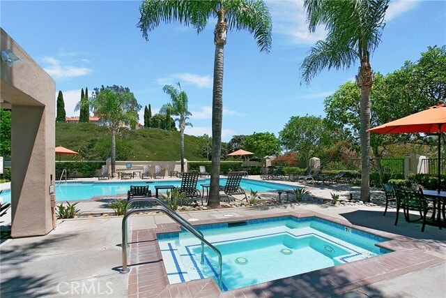 Building Photo - 9 Siena