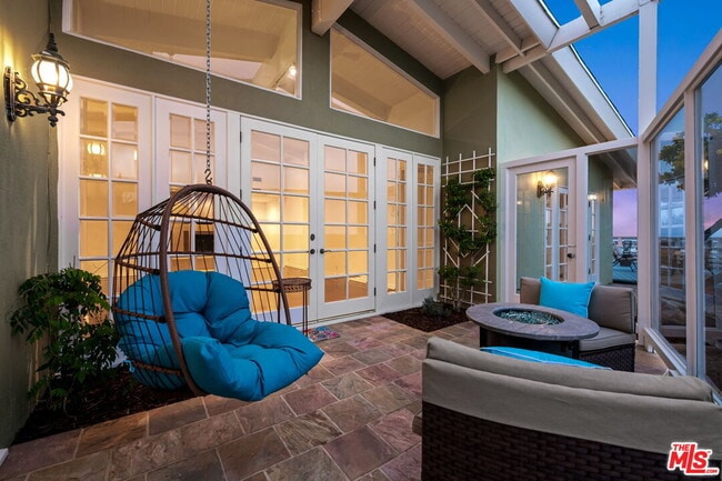 Building Photo - 221 Bellino Dr