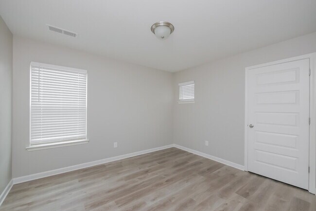 Building Photo - 2913 Warwick Ct