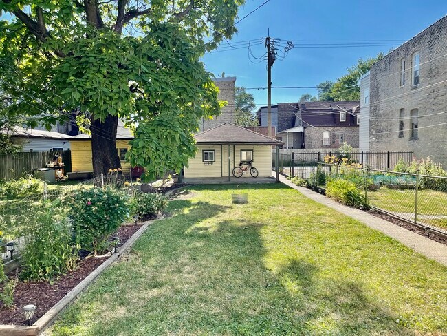 Building Photo - 1448 N Kedzie Ave