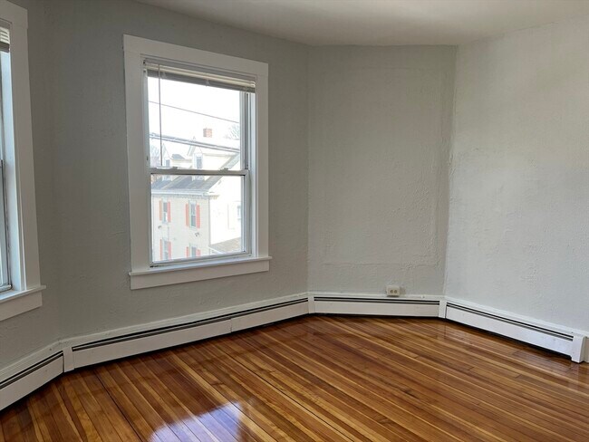 Building Photo - 62 Cottage St