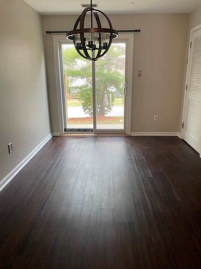 Building Photo - 696 Metro Ct