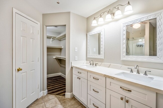 Building Photo - Bright and Beautiful Open-Concept Home!