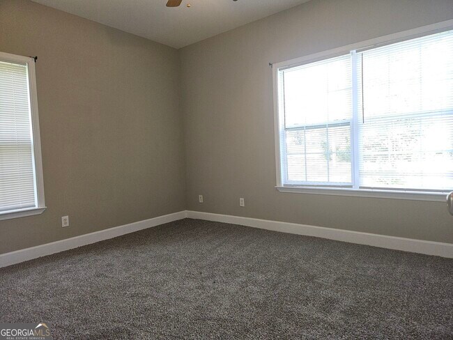 Building Photo - 104 Evergreen Dr