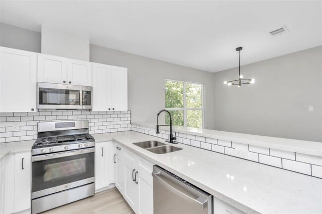 Building Photo - 819 E 40th St