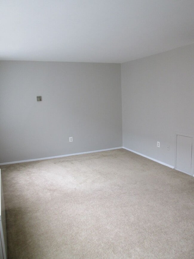 Building Photo - Bright and Spacious Condo in Fantastic Fog...