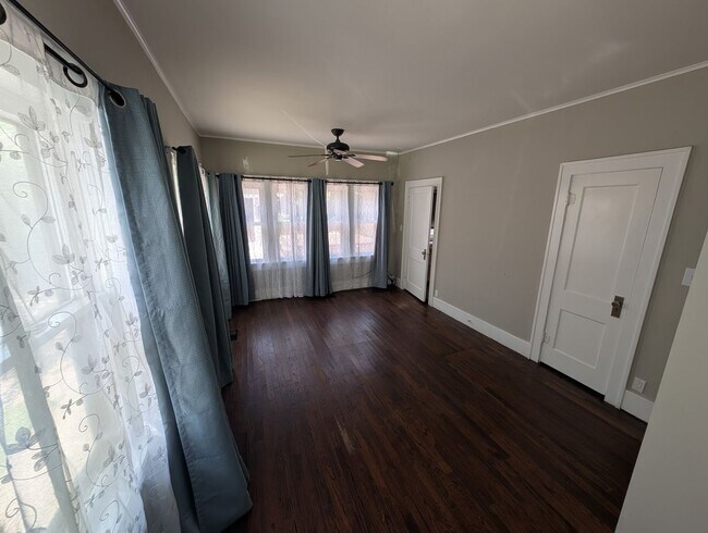 Building Photo - Perfect home directly across from TU!!