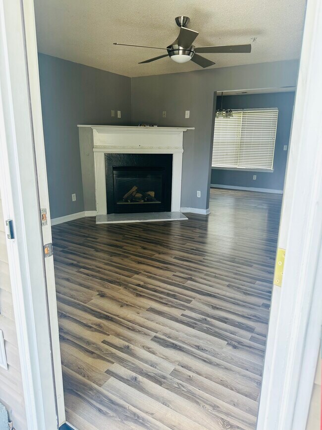 Building Photo - 338 Goldenrod Dr