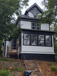 Building Photo - Very Large 4 Bedroom 2 Bath House