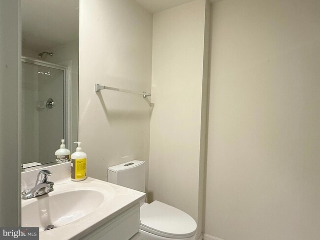 Building Photo - 819 Oak Knoll Terrace