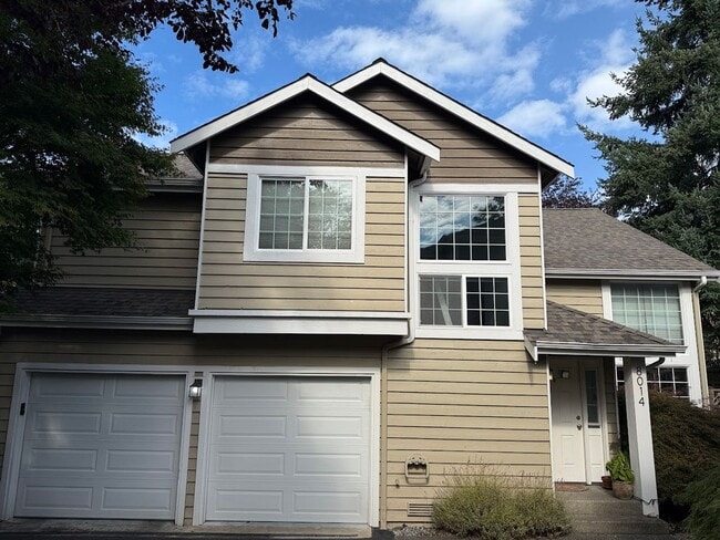 Primary Photo - ? Charming 3BR/2.5BA Home in Kirkland, WA ?