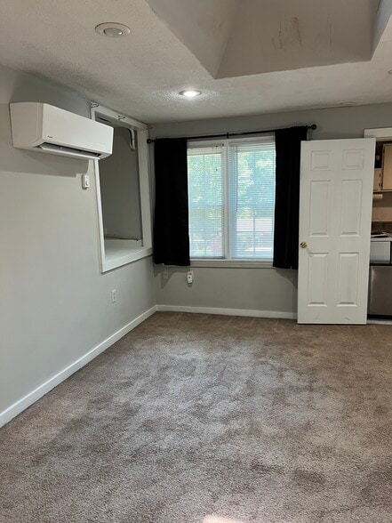 Building Photo - 9342 Fox Run Dr