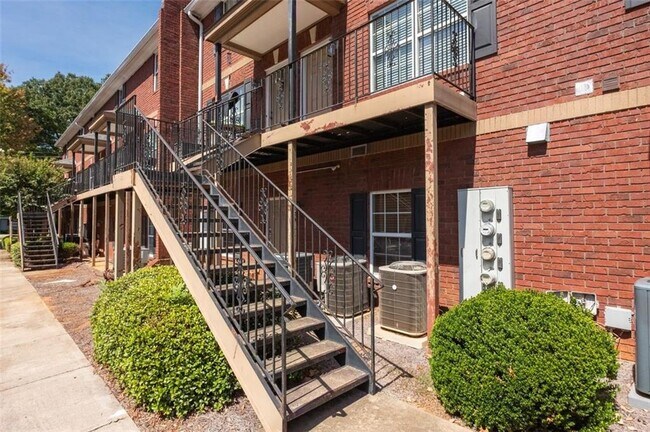 Building Photo - 105 Whitehead Rd