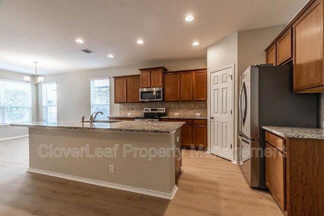 Building Photo - 920 Laserra