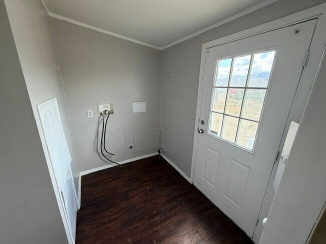 Building Photo - ***4 BEDROOM/2 BATHROOM IN DEWEY***