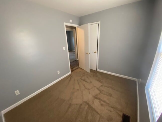 Building Photo - Rural & Adorable Rancher for Rent on large lot!