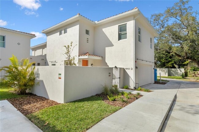 Building Photo - 1903 W Bristol Ave