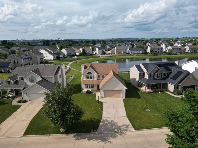 Building Photo - 3922 Wildflower Dr