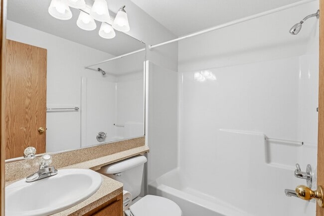 Building Photo - 3 Bedroom Home Near Woodstock Neighborhood