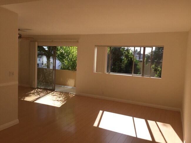 Building Photo - 3410 Club Dr