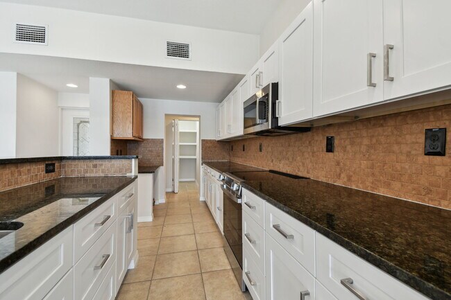 Building Photo - 345 Capri Blvd