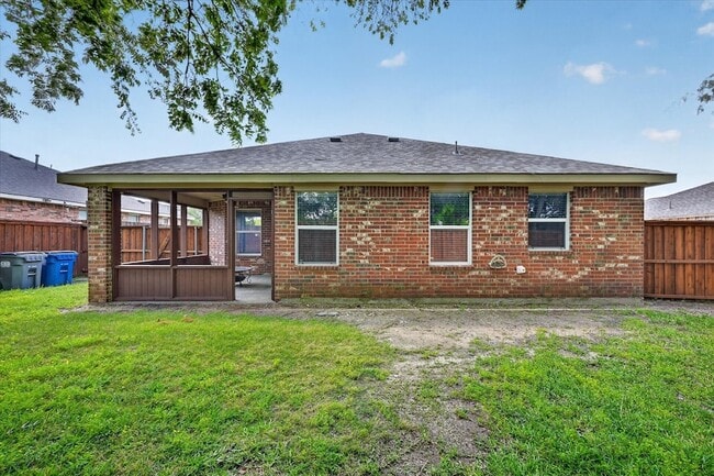 Building Photo - 3304 Glenmore Dr