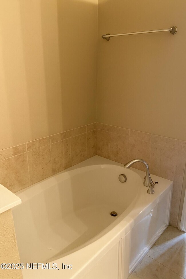 Building Photo - 4220 Plantation Oaks Blvd