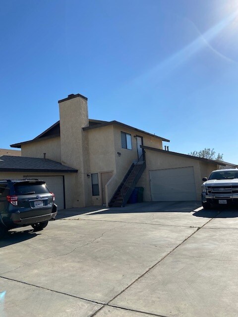 Building Photo - 345 S Sunset St