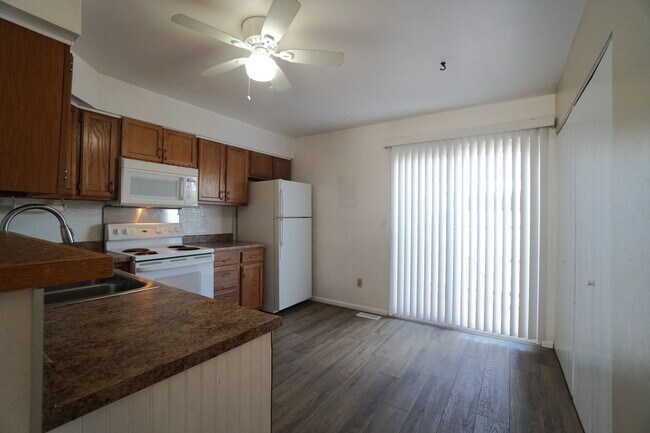 Building Photo - 7644 Lexington Manor Dr