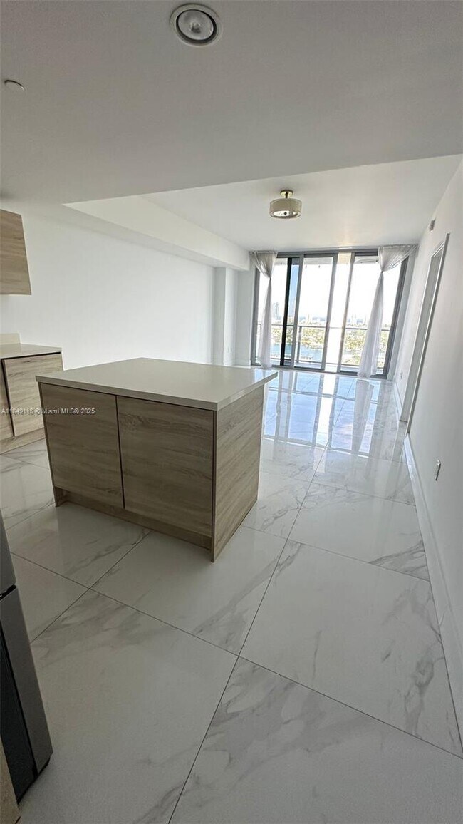 Building Photo - 16385 Biscayne Blvd