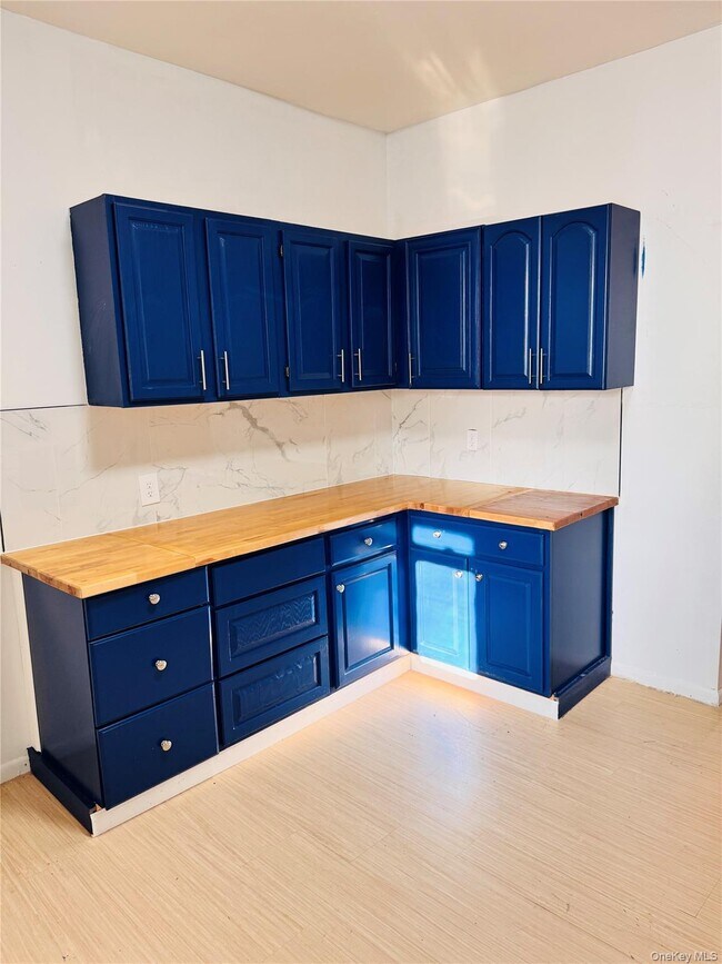 Building Photo - 121 Linden St