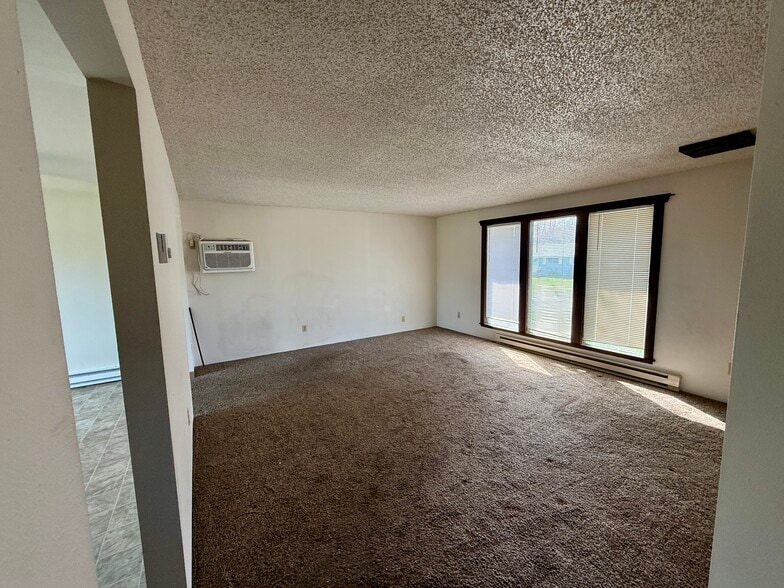 Building Photo - 13411 E 8th Ave