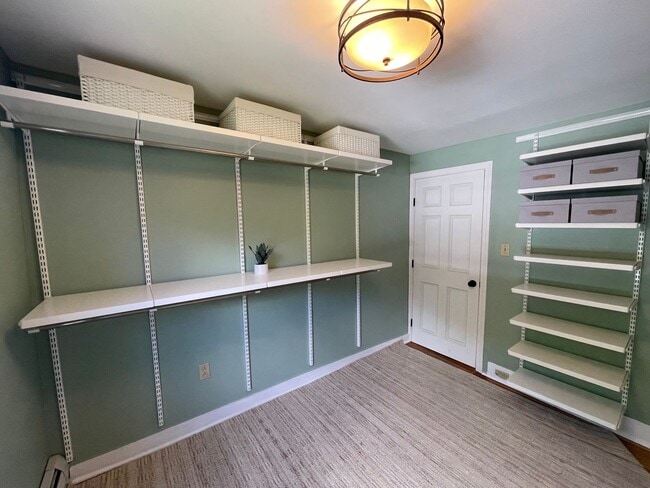 Building Photo - Exceptional 4-Bedroom Home for Rent in Dal...