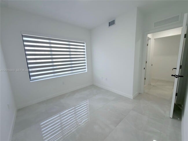 Building Photo - 26053 SW 145th Ave